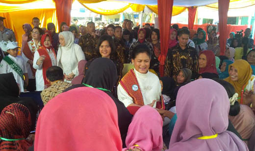 Iriana Jokowi Hadiri Pemeriksaan IVA di Pasar Limapuluh, Pekanbaru